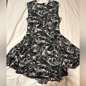 H&M Black and White Tropical Print Sleeveless Fit-and-Flare Dress Size 14